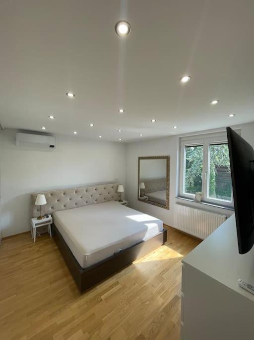 Moderne Wohnung In Der Naehe Vom Parndorf Outlet! Bruckneudorf Exterior foto